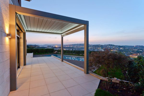 Tilting Louvred Roof System Awning Tilting Louvred Roof System Awning