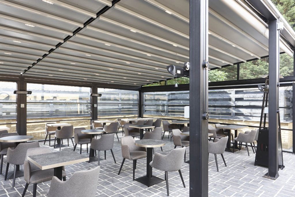 Bentley Golf Club Retractable Roof System Outdoor Dining