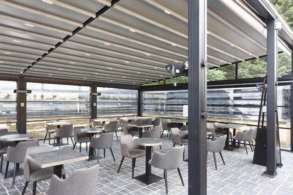Bentley Golf Club Retractable Roof System Outdoor Dining
