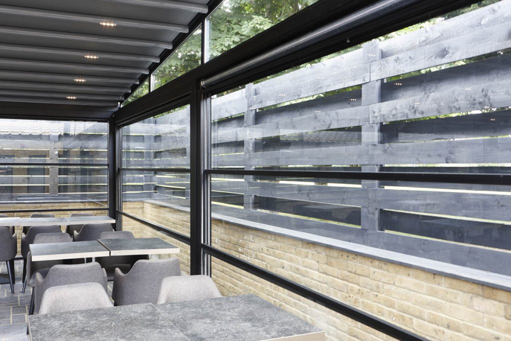 Bentley Golf Club Retractable Roof System Outdoor Dining