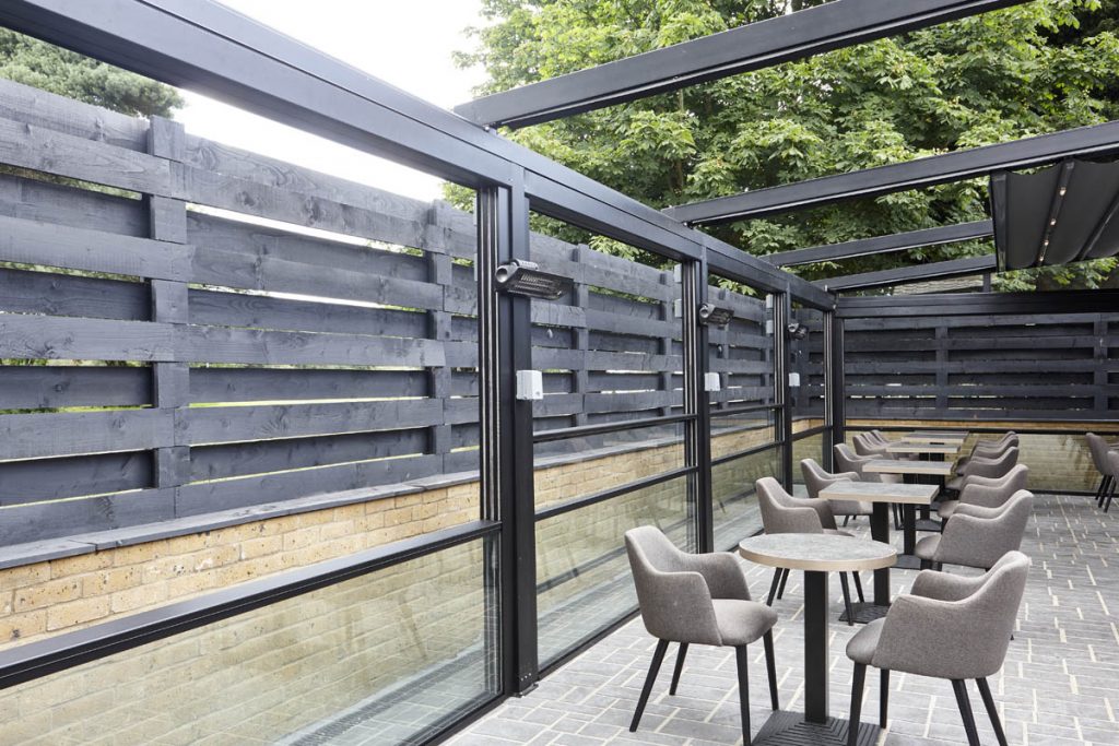 Bentley Golf Club Retractable Roof System Outdoor Dining