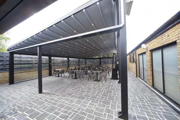 Bentley Golf Club Retractable Roof System Outdoor Dining