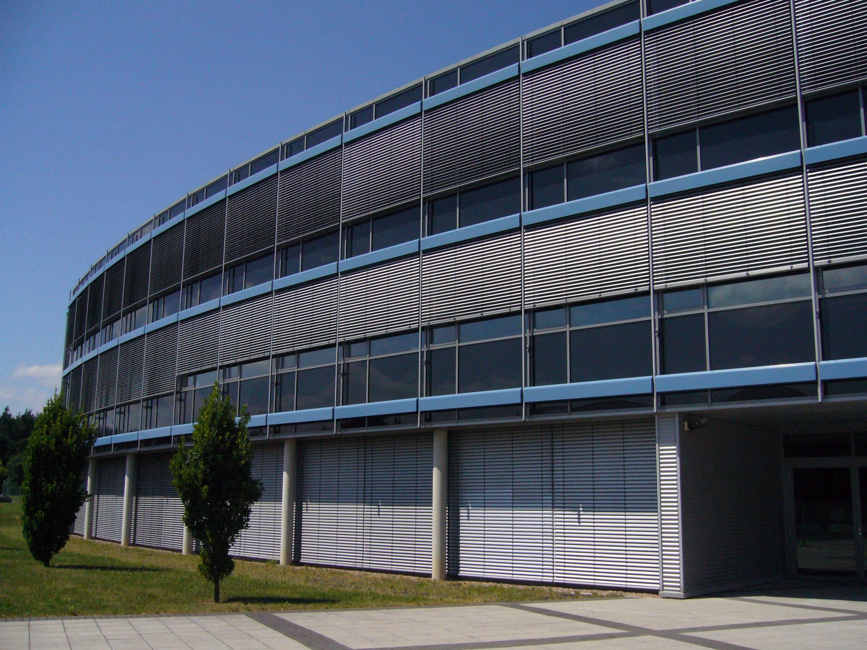 External Venetian Retractable Motorised Roof Pergola Awning London Commercial Architecture Outdoor