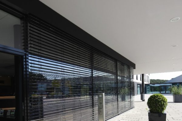 External Venetian Retractable Motorised Roof Pergola Awning London Commercial Architecture Outdoor