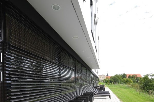 External Venetian Retractable Motorised Roof Pergola Awning London Commercial Architecture Outdoor