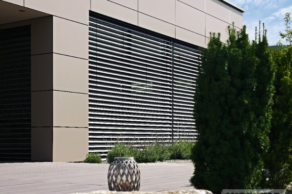 External Venetian Retractable Motorised Roof Pergola Awning London Commercial Architecture Outdoor