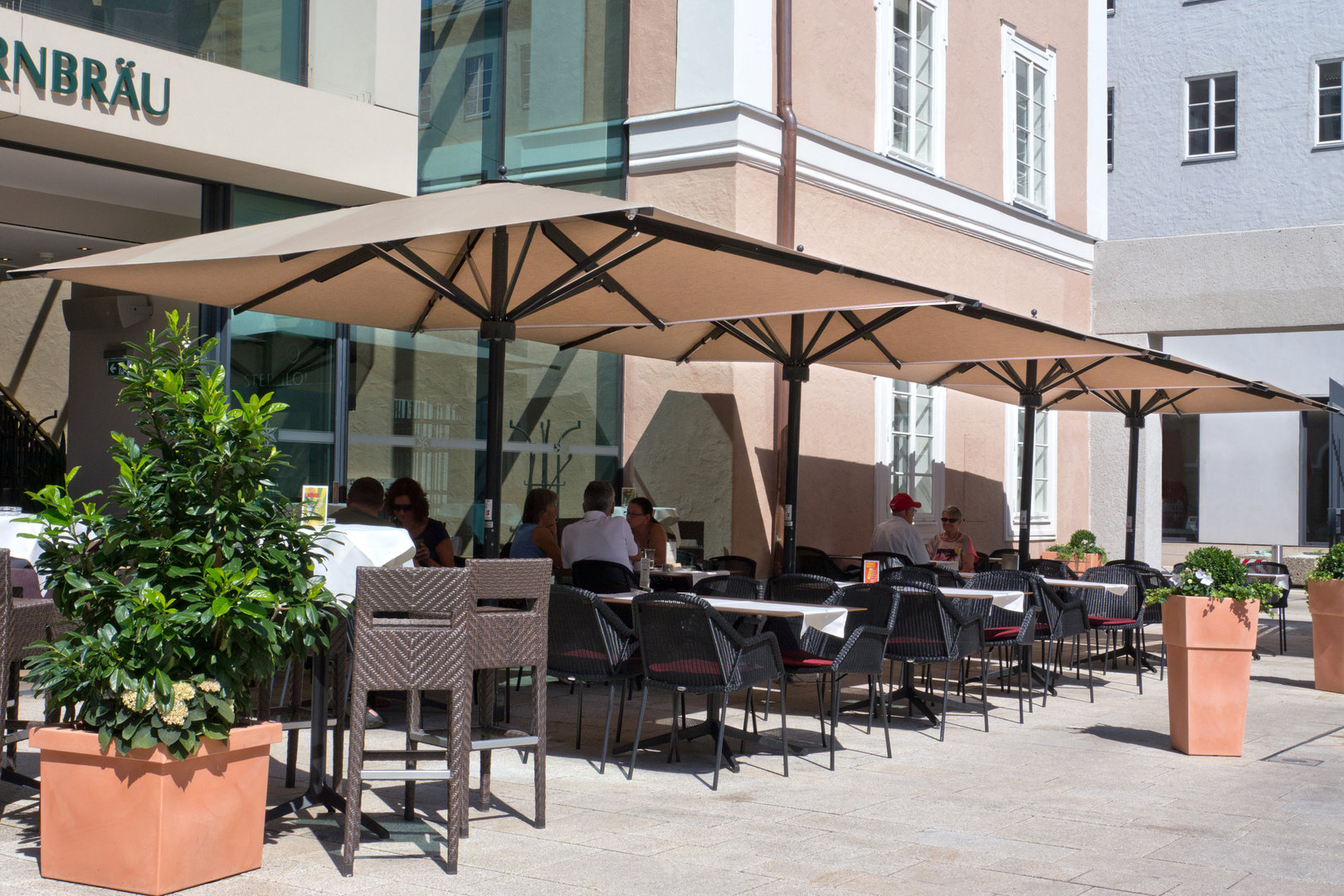 Parasols External Venetian Retractable Motorised Roof Pergola Awning London Commercial Architecture Outdoor