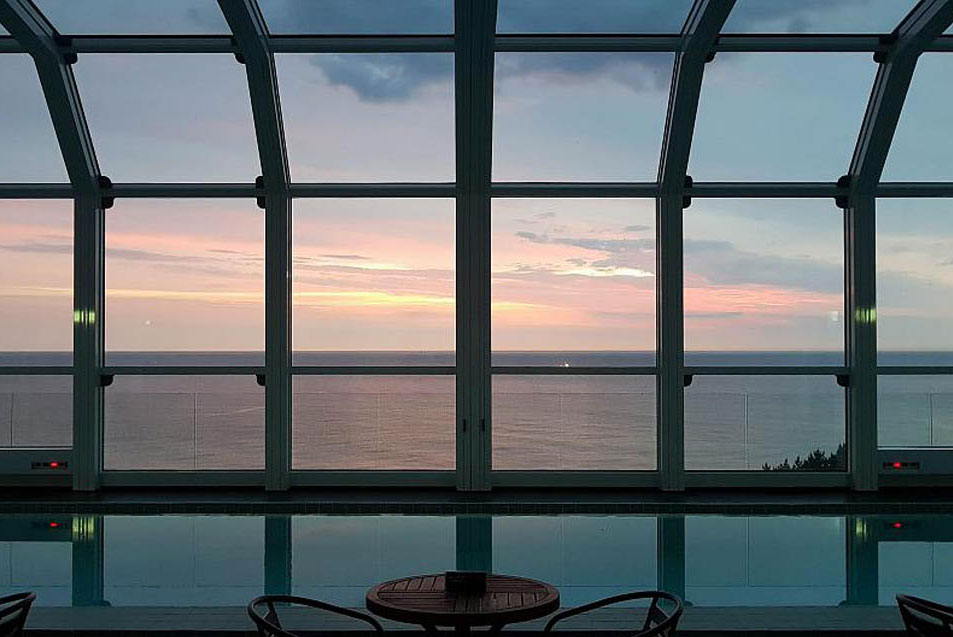 Retractable Glass Structures Lean To