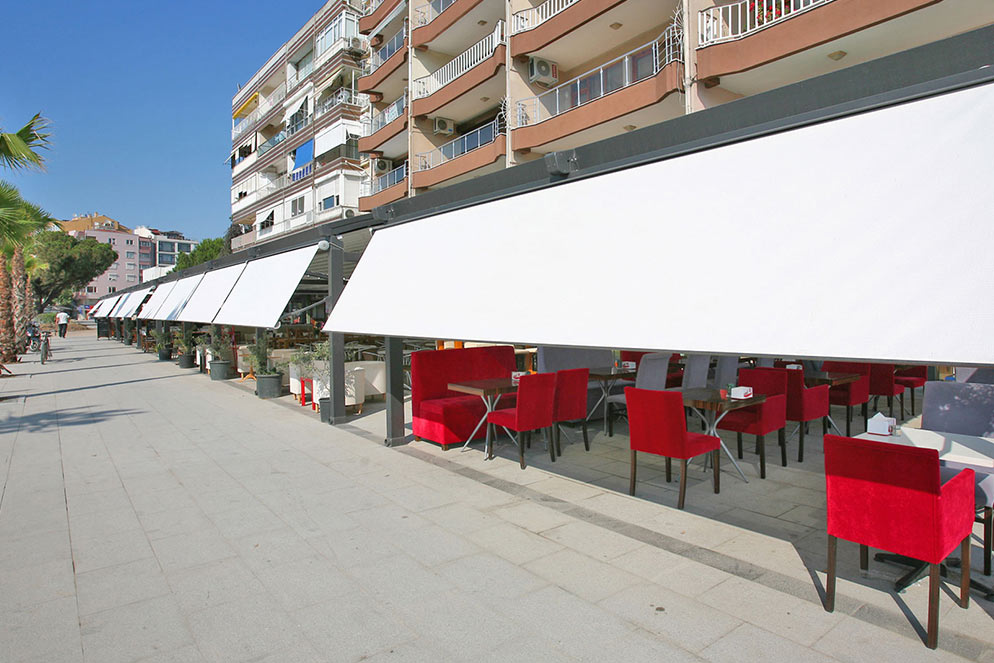 commercial retractable awnings