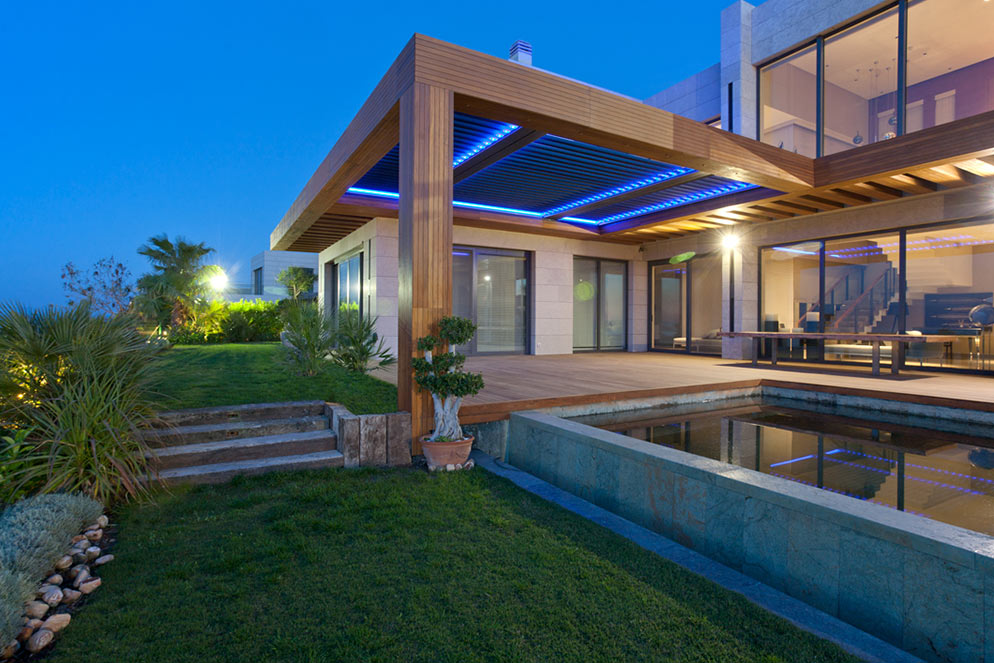 customisable retractable roofs with lighting