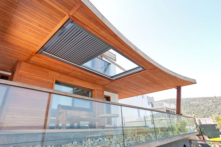 frameless retractable louvre roof