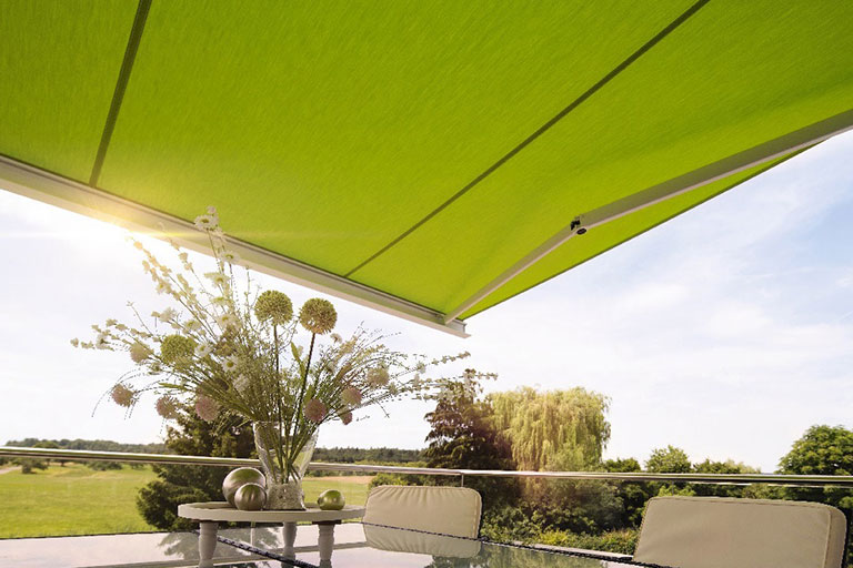 retractable fabric awning