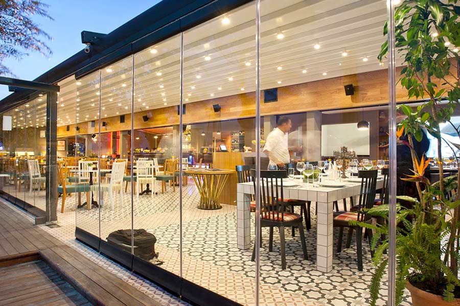 retractable roof pergola with vertical glass screen