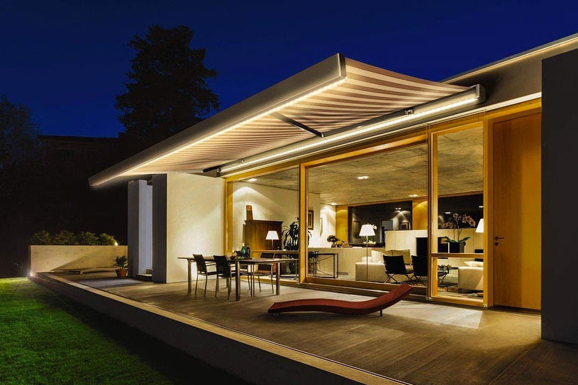 retractable fabric awning