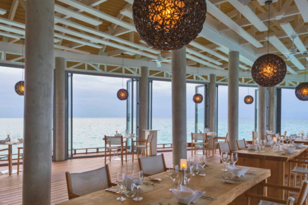 AIRCLOS S55 Bifold doors - Kuramathi Maldivas - The Reef (1)
