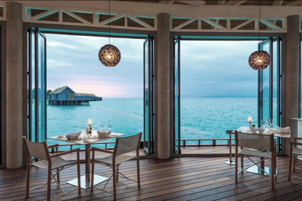 AIRCLOS S55 Bifold doors - Kuramathi Maldivas - The Reef (34)