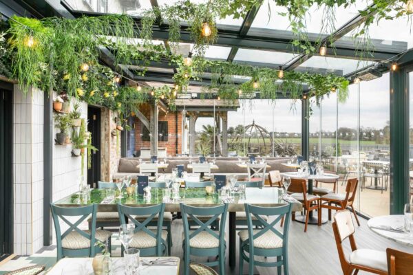 AIRCLOS T6000 Retractable roof + E20 Sliding glass wall - The Lazy Pig Hotel (14) AIRCLOS T6000 Retractable roof + E20 Sliding glass wall - The Lazy Pig Hotel (14)