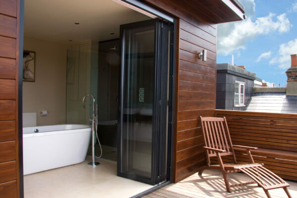 Airclos S55 Bifold doors - Bathroom in penthouse (2)